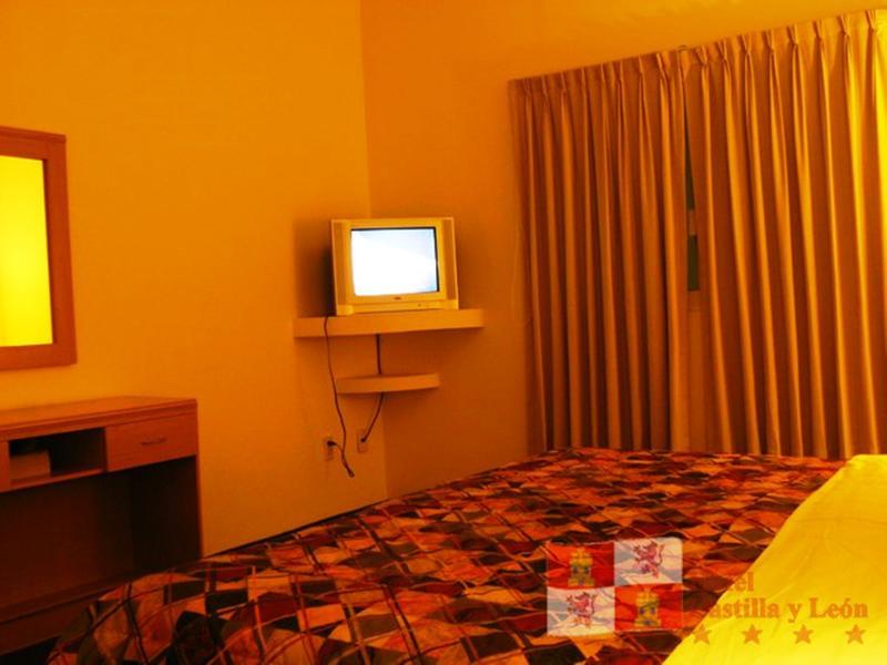 Hotel Castilla Y Leon Гвадалахара Екстер'єр фото